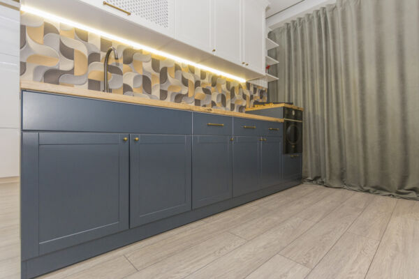 bucatarie cu iluminare led din MDF vopsit