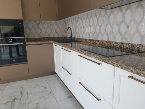 mobila la comanda de bucatarie MDF vopsit